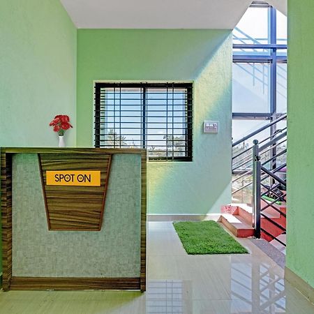 Spot On B R Comforts Krs Back Water Hotel Hosa Kannambādi Eksteriør billede