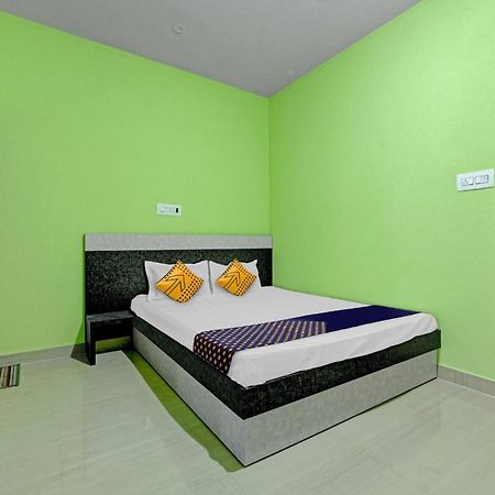 Spot On B R Comforts Krs Back Water Hotel Hosa Kannambādi Eksteriør billede