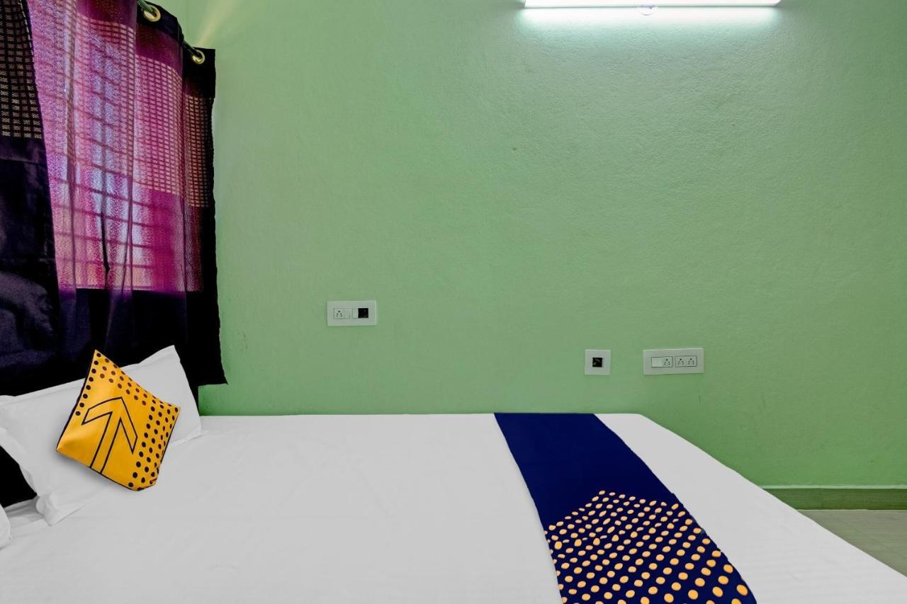 Spot On B R Comforts Krs Back Water Hotel Hosa Kannambādi Eksteriør billede