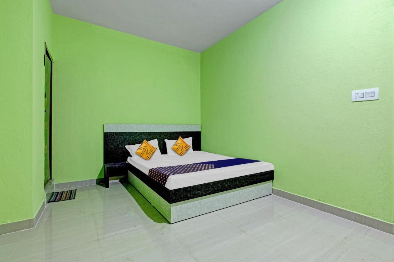 Spot On B R Comforts Krs Back Water Hotel Hosa Kannambādi Eksteriør billede