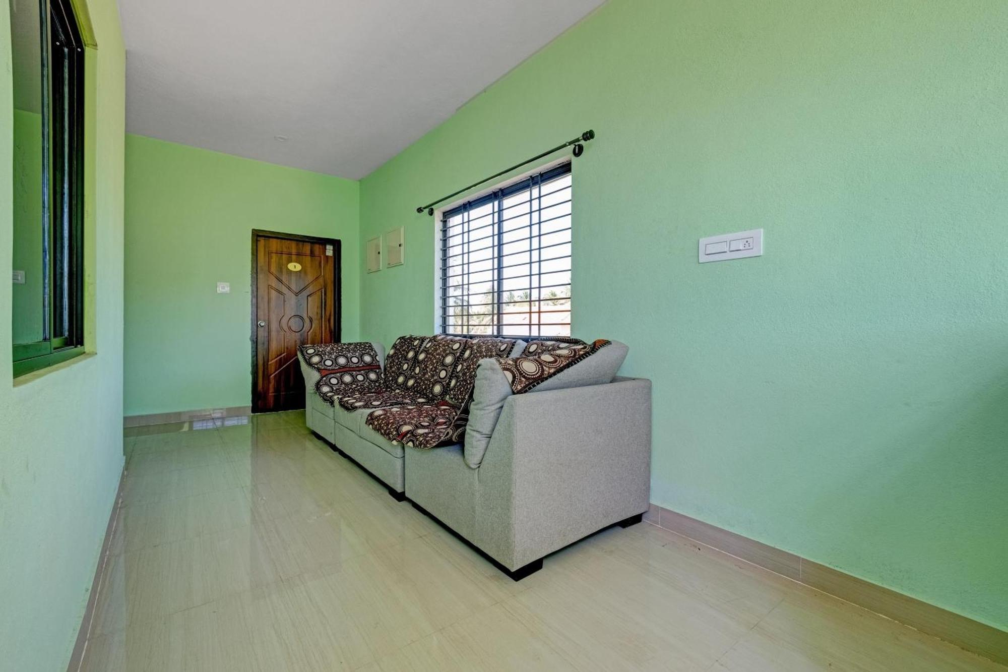 Spot On B R Comforts Krs Back Water Hotel Hosa Kannambādi Eksteriør billede